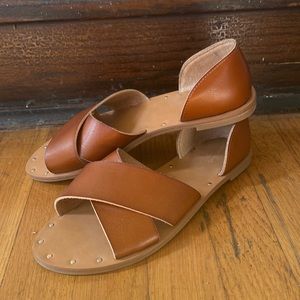 Super cute straps sandals!